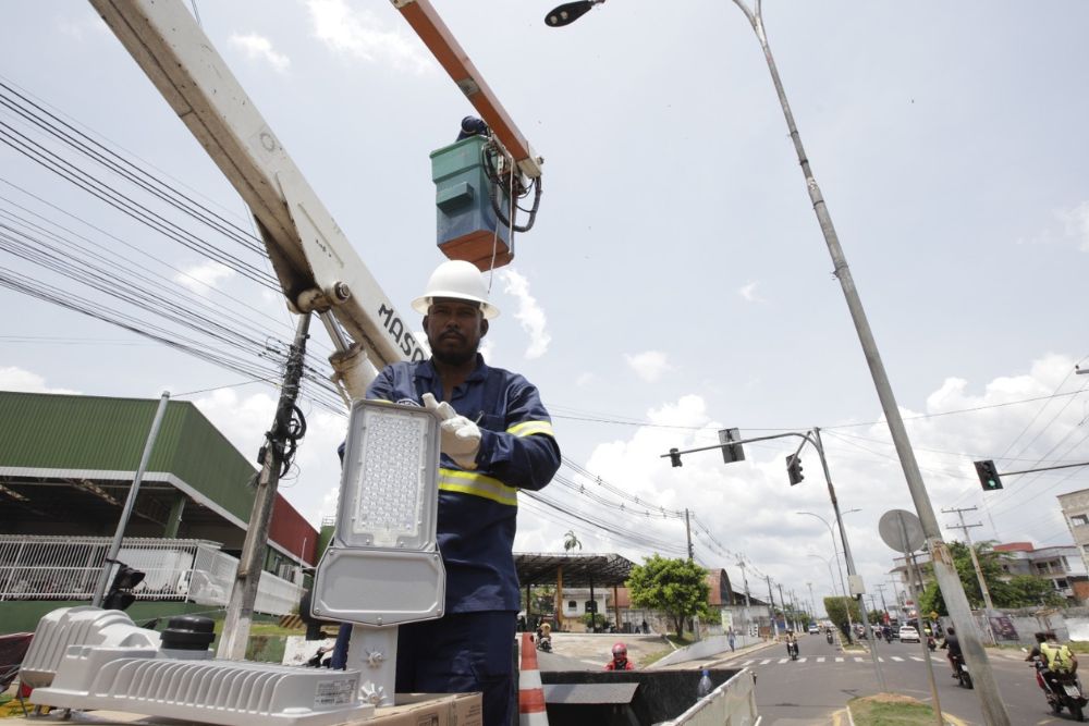 Manacapuru completa 93 anos com ilumina&ccedil;&atilde;o p&uacute;blica modernizada pelo governo estadual.