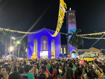 Procissão da padroeira de Parintins leva multidão às ruas em louvor a Nossa Senhora do Carmo