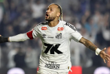 Com brilho de Neymar, Santos vence Flamengo na Vila Belmiro.