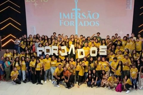 ‘Movendo o Céu’: evento cristão reúne jovens em jornadas de fé e espiritualidade