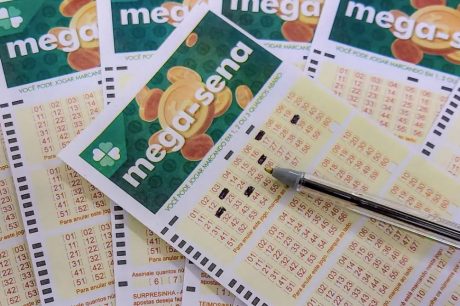 Ninguém acerta a Mega-Sena e prêmio acumula em R$ 44 milhões
