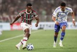 Cruzeiro vence no Maracanã, assume liderança e se despede de Arias no Fluminense