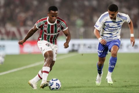 Cruzeiro vence no Maracanã, assume liderança e se despede de Arias no Fluminense