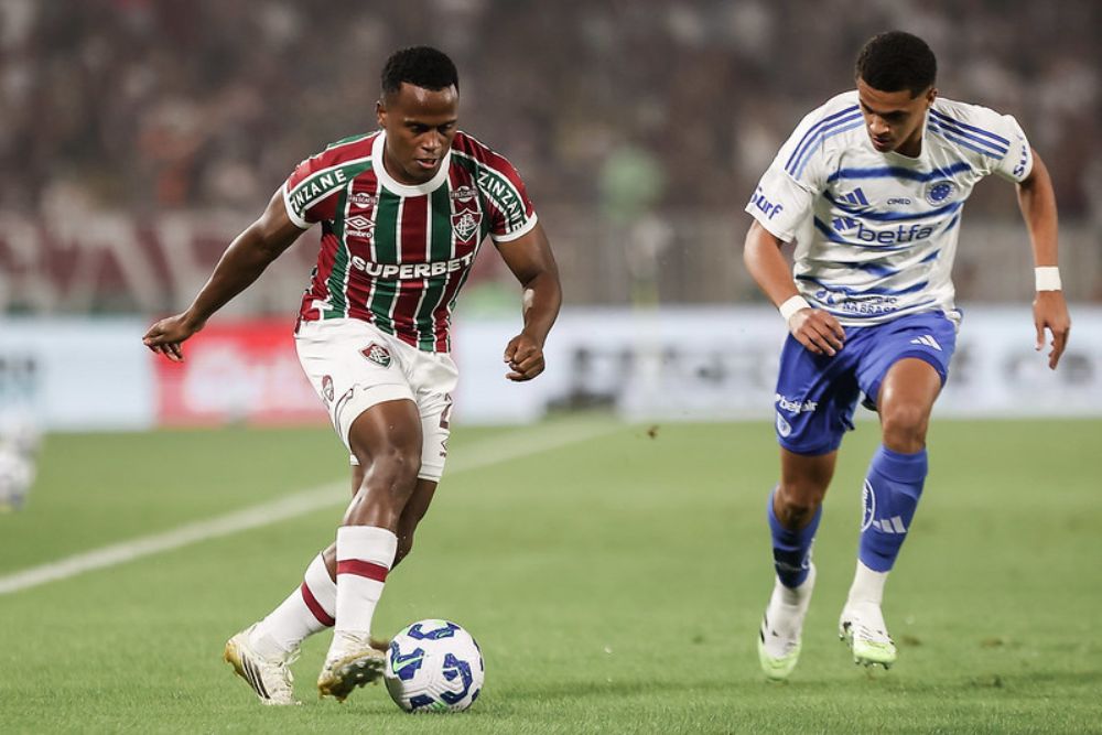 Cruzeiro vence no Maracanã, assume liderança e se despede de Arias no Fluminense
