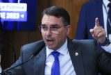 Flávio Bolsonaro viaja à Europa durante operação da Polícia Federal contra Jair Bolsonaro