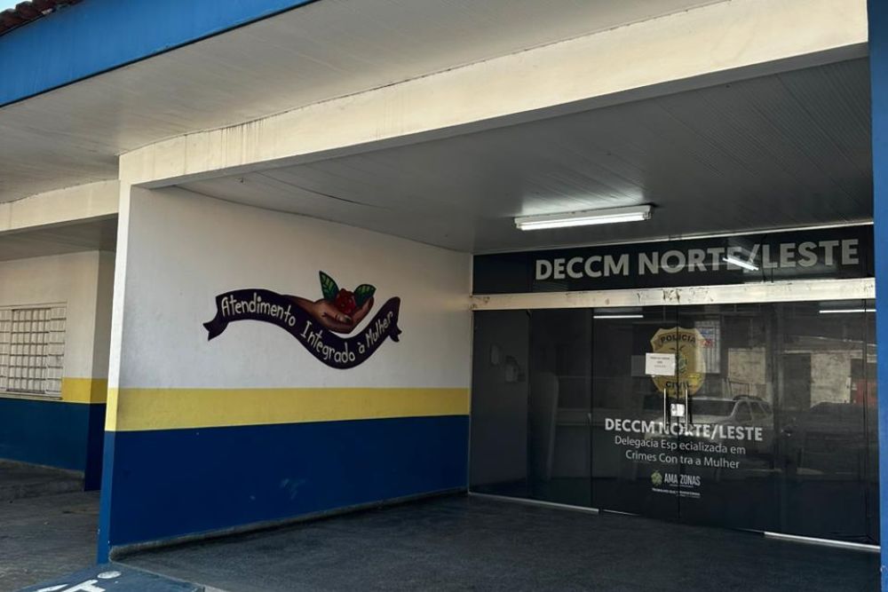 Homem é preso após agredir ex-companheira com pedaço de madeira em Manaus Homem é preso após agredir ex-companheira com pedaço de madeira em Manaus