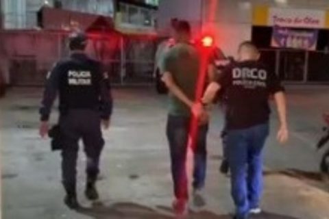 Homem é preso após ameaçar ex-companheira em frente à delegacia em Manaus
