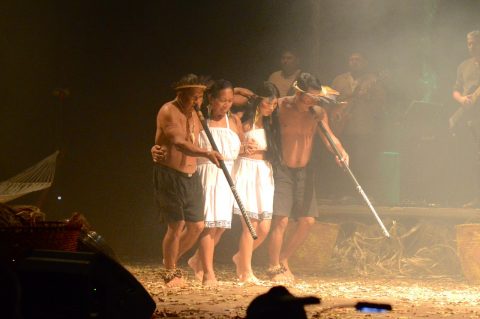 Espetáculo “Amassunu” surpreende plateia no Teatro Amazonas com mistura de ritmos e tradições