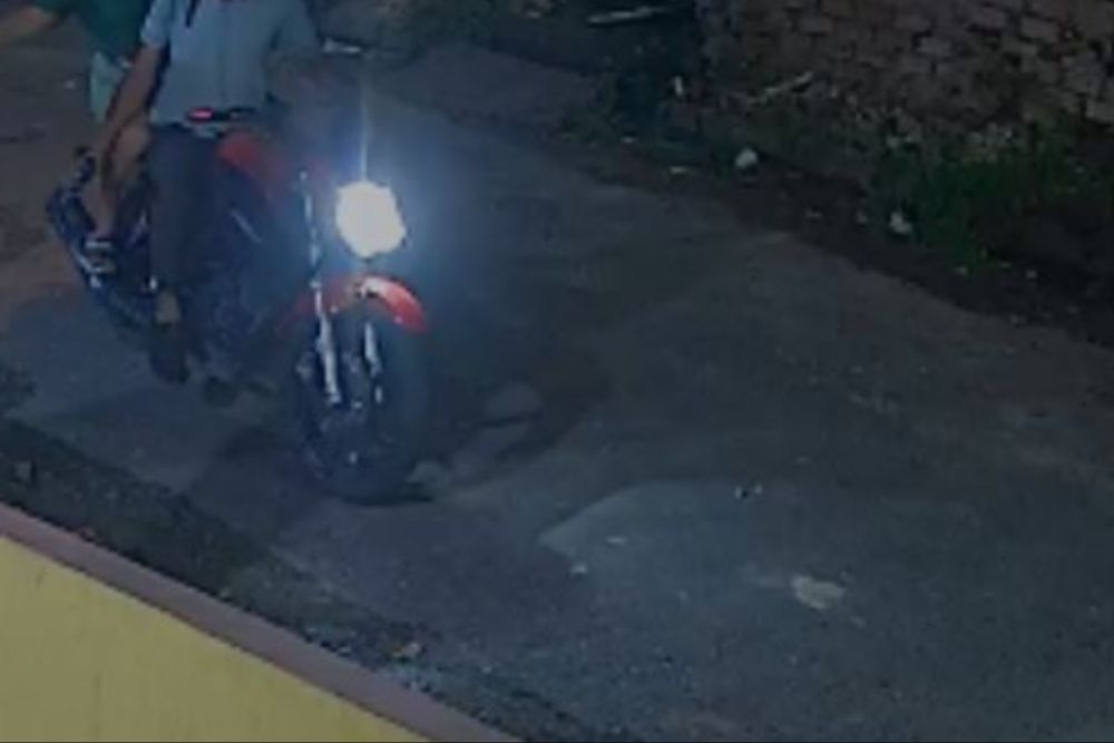 Jovem de 19 anos é vítima de assalto por casal em motocicleta na Zona Leste de Manaus Jovem de 19 anos é vítima de assalto por casal em motocicleta na Zona Leste de Manaus