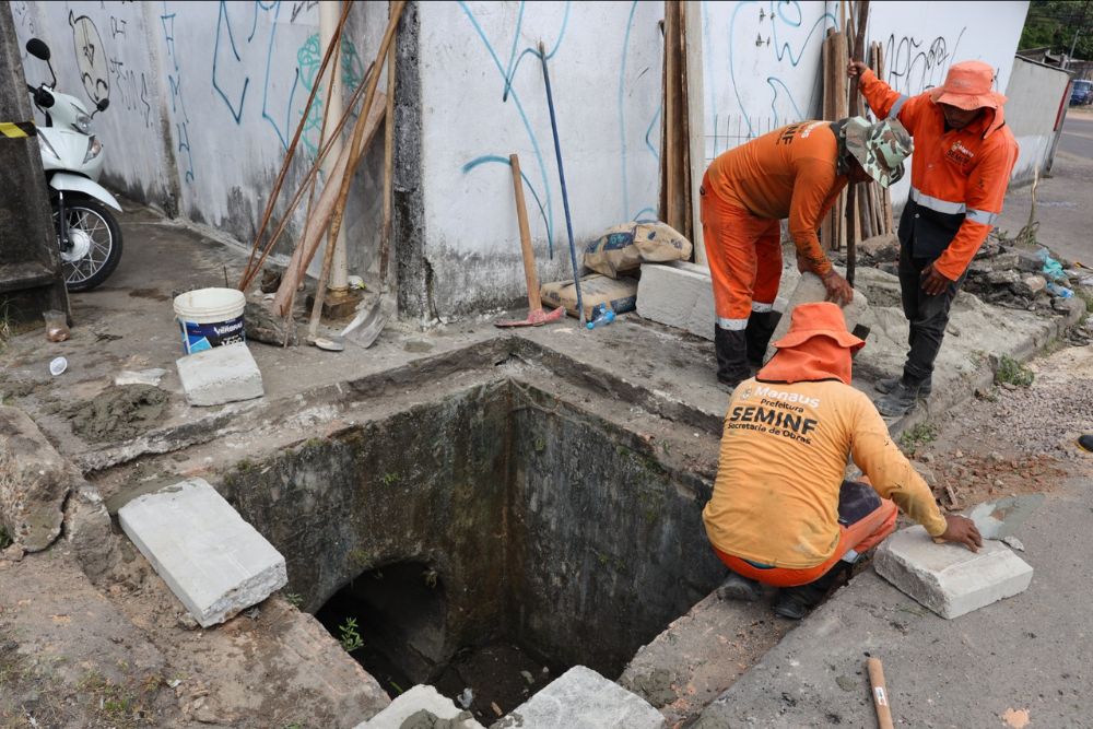 Manuten&ccedil;&atilde;o em caixa coletora melhora seguran&ccedil;a vi&aacute;ria no bairro Cidade Nova