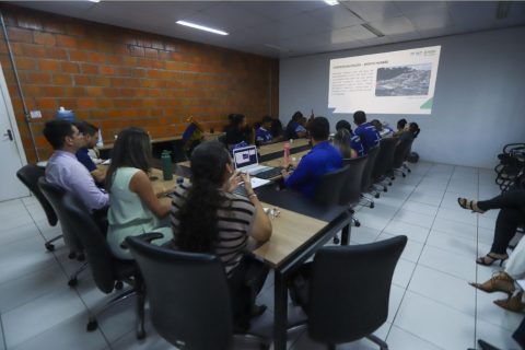 Governo do Amazonas anuncia soluções habitacionais permanentes para famílias do Monte Horebe