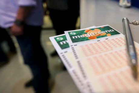 Ninguém acerta a Mega-Sena e prêmio acumula em R$ 150 milhões