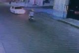 Motociclista é arremessado em colisão frontal com carro na zona norte de Manaus