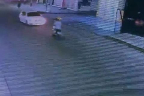 Motociclista é arremessado em colisão frontal com carro na zona norte de Manaus