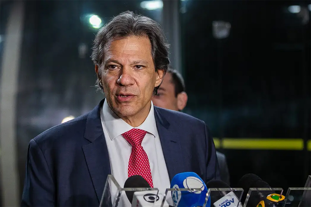 Governo estuda mudar lei para autorizar compra de alimentos afetados por tarifa dos EUA