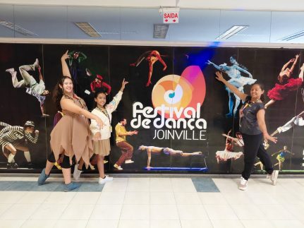 Bailarinas parintinenses brilham em Joinville com apresentações inspiradas na cultura regional
