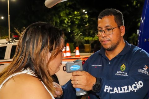 Detran-AM leva ações interativas à Ponta Negra para promover educação no trânsito