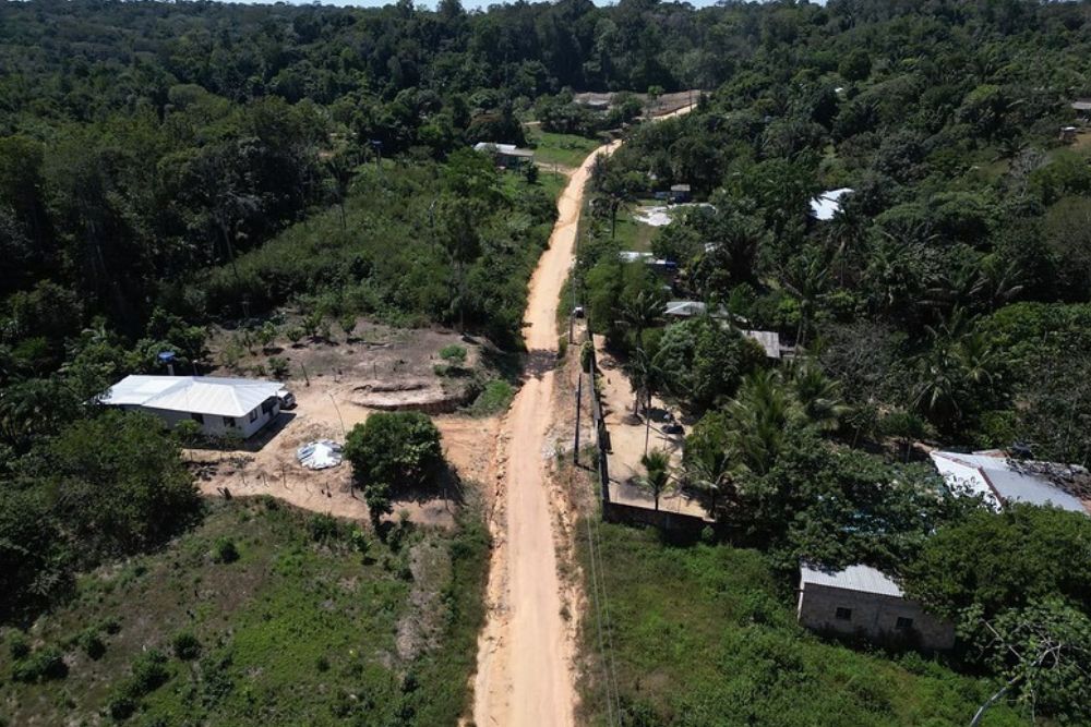 Fam&iacute;lias s&atilde;o beneficiadas com pavimenta&ccedil;&atilde;o de ramais nas rodovias BR-174 e AM-010 em Manaus