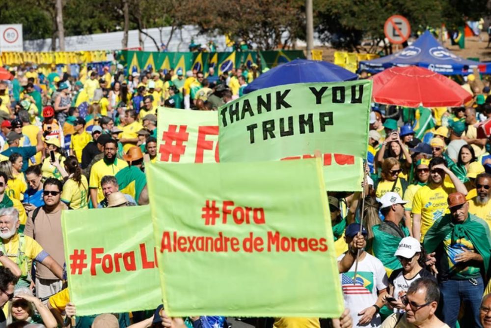 Apoiadores de Bolsonaro protestam contra Moraes em mais de 60 cidades do país Apoiadores de Bolsonaro protestam contra Moraes em mais de 60 cidades do país