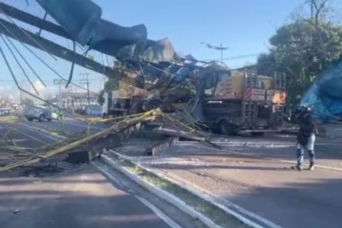 Demolição de passarela altera trânsito na avenida Torquato Tapajós