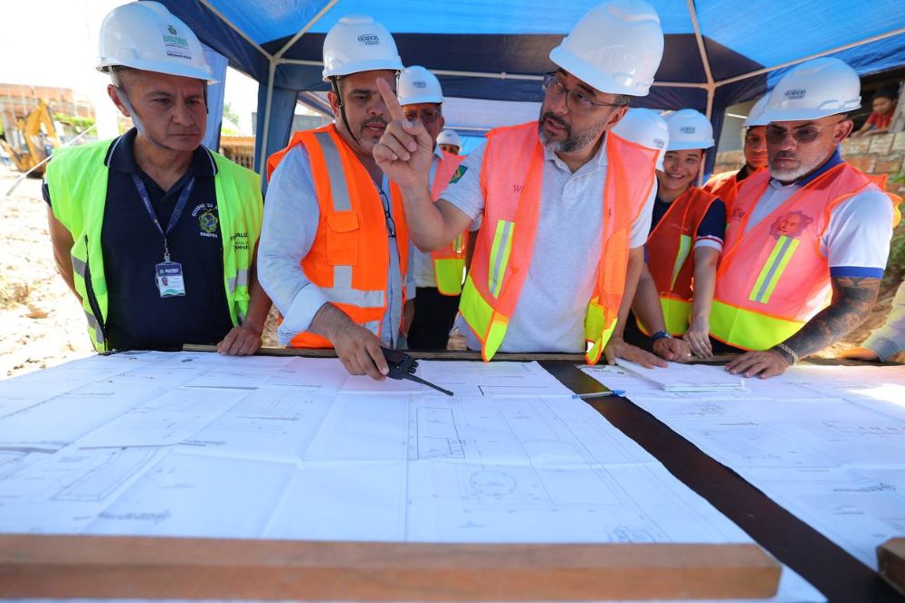 Wilson Lima acompanha obras de sistema de abastecimento de água em Codajás Wilson Lima acompanha obras de sistema de abastecimento de água em Codajás