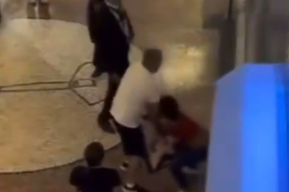 Acusação de roubo termina em confusão dentro de shopping em Manaus Acusação de roubo termina em confusão dentro de shopping em Manaus
