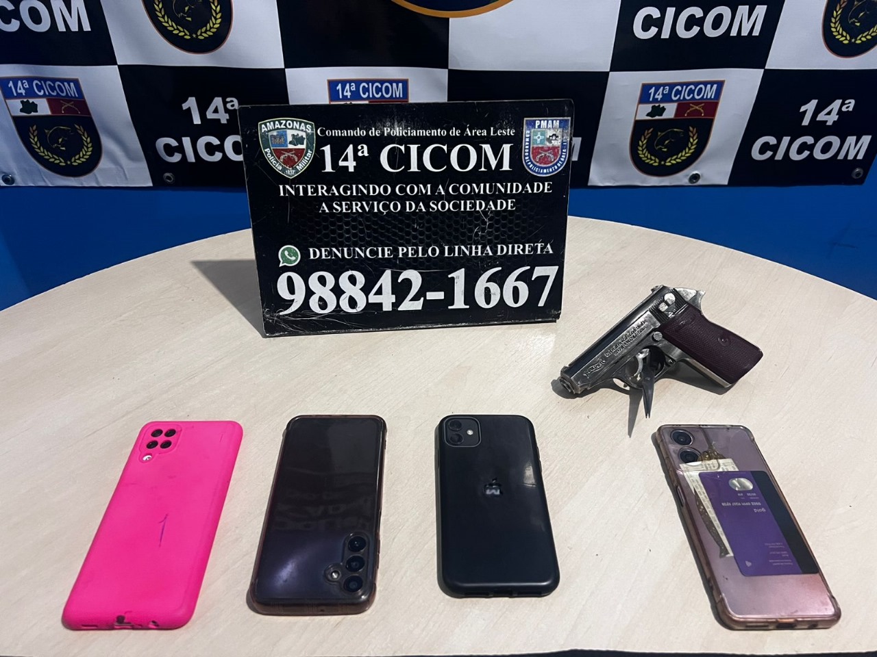 Dupla &eacute; detida por roubo de celulares durante patrulhamento da PM na zona leste