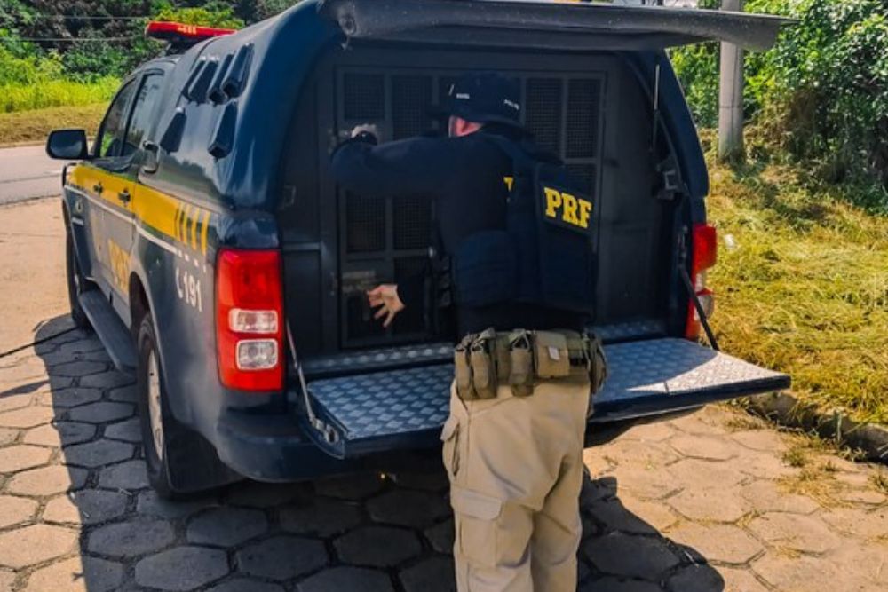 PRF prende trio acusado de abuso sexual contra mulher em Itacoatiara PRF prende trio acusado de abuso sexual contra mulher em Itacoatiara