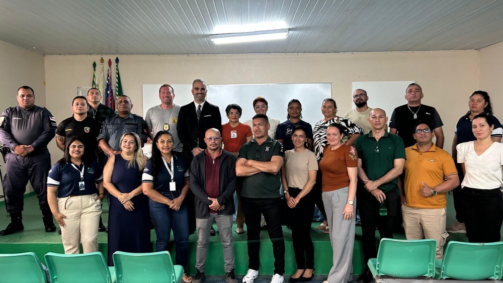 Estudantes de Itamarati participam de palestra do MPAM sobre combate &agrave; viol&ecirc;ncia contra a mulher
