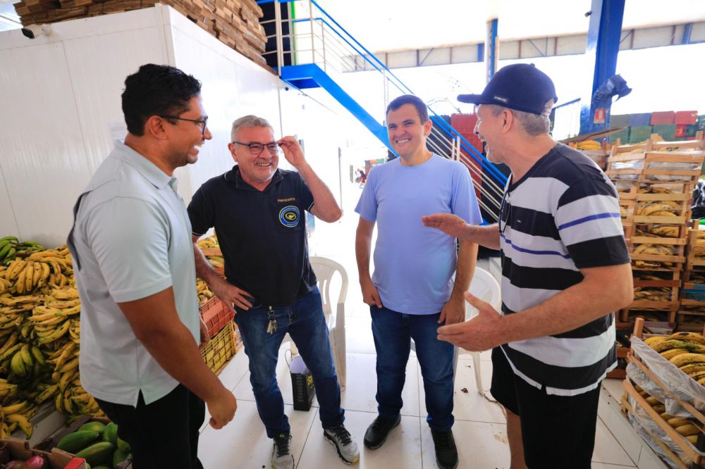 Feirantes do Centro destacam impacto positivo do ‘Mutirão nos Bairros’: público retorna em peso à feira Feirantes do Centro destacam impacto positivo do ‘Mutirão nos Bairros’: público retorna em peso à feira