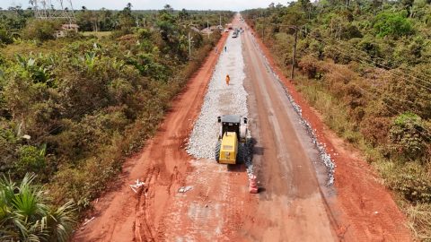 Verão amazônico impulsiona obras de pontes e asfaltamento na BR-319