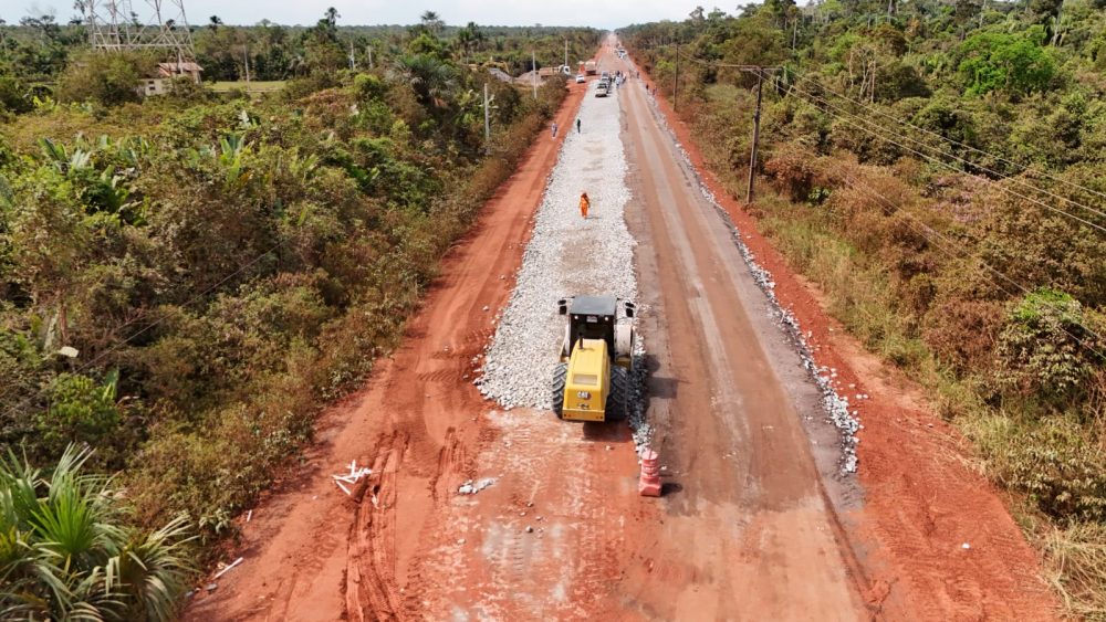 Verão amazônico impulsiona obras de pontes e asfaltamento na BR-319 Verão amazônico impulsiona obras de pontes e asfaltamento na BR-319