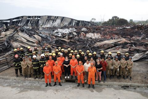 Bombeiros controlam incêndio em galpões do Distrito Industrial de Manaus em menos de 48 horas