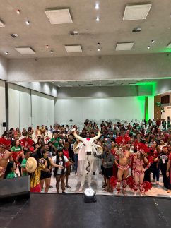 Boi Garantido abre com emoção a Noite Cultural do XII Encontro Nacional dos Estudantes Indígenas em Manaus