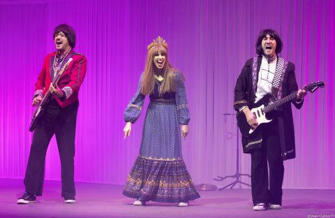 Mostra de Teatro oferece transporte gratuito para espetáculo em homenagem à Rita Lee em Manaus