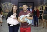 Gêmeas siamesas do Amazonas passam por cirurgia em Goiás e retornam para acompanhamento no estado