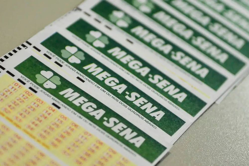 Ninguém acerta a Mega-Sena e prêmio acumula em R$ 40 milhões Ninguém acerta a Mega-Sena e prêmio acumula em R$ 40 milhões