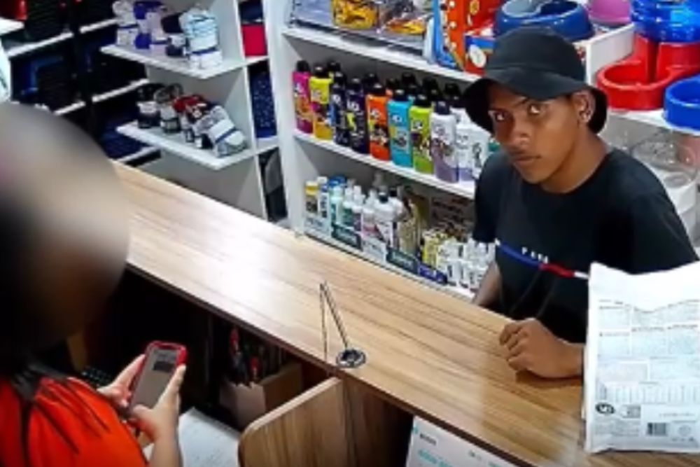 Criminoso assalta funcion&aacute;ria de cl&iacute;nica veterin&aacute;ria em Manaus