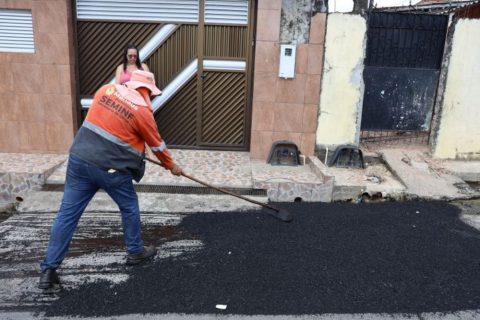 Obras do ‘Plano de Verão’ aplicam 40 toneladas de asfalto em rua da zona Norte de Manaus