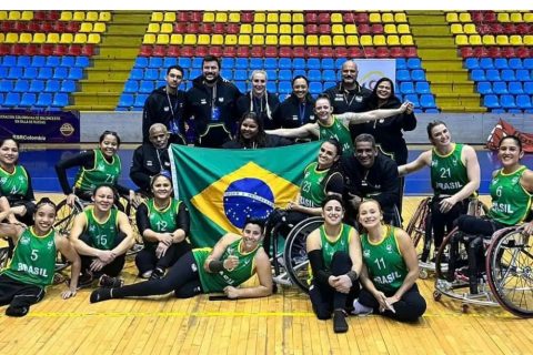 Seleção feminina de basquete em cadeira de rodas perde final e fica com o vice-campeonato