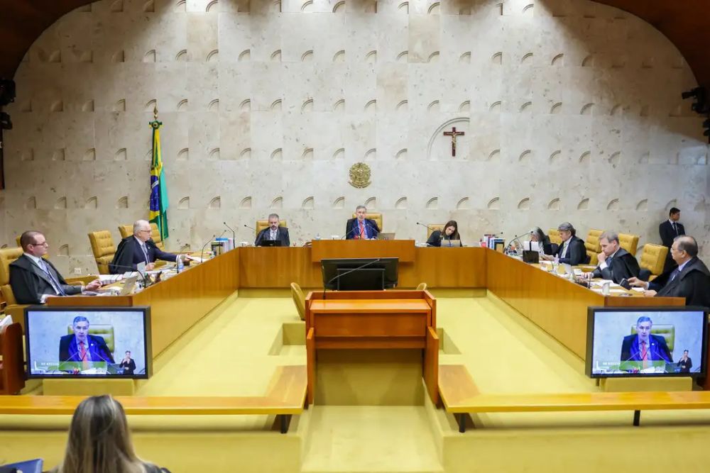 Barroso e Fux têm embate durante sessão do STF Barroso e Fux têm embate durante sessão do STF