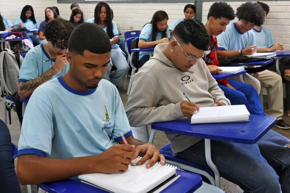 MEC orienta escolas na escolha de livros did&aacute;ticos para o ensino m&eacute;dio a partir de 2026