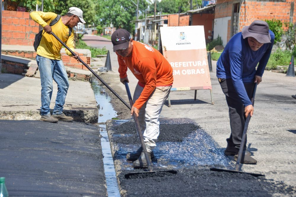 Prefeitura de Parintins intensifica obras de asfaltamento nos bairros