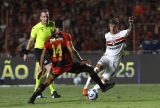 São Paulo empata com Sport na Ilha do Retiro em jogo marcado por falha de goleiro