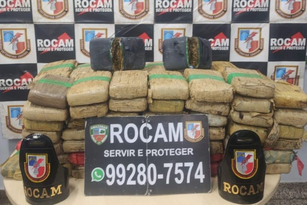 100 tabletes de droga são abandonados em balneário de Manaus 100 tabletes de droga são abandonados em balneário de Manaus