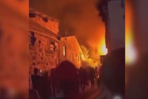 Influenciador é investigado por incêndio em casa da própria família em Parintins