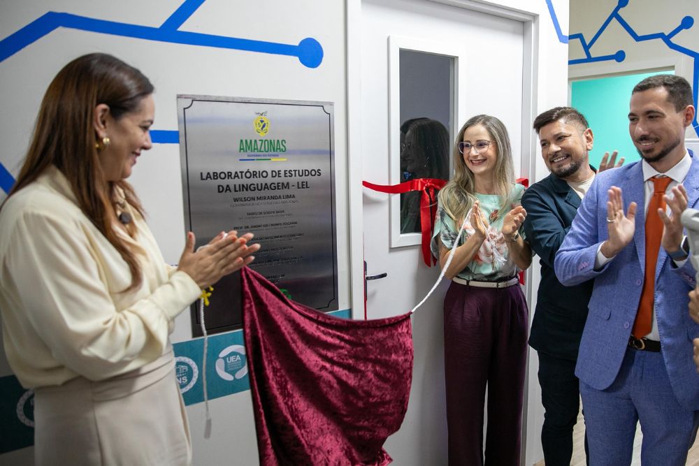 UEA abre laboratório de estudos da linguagem na Escola Normal Superior UEA abre laboratório de estudos da linguagem na Escola Normal Superior