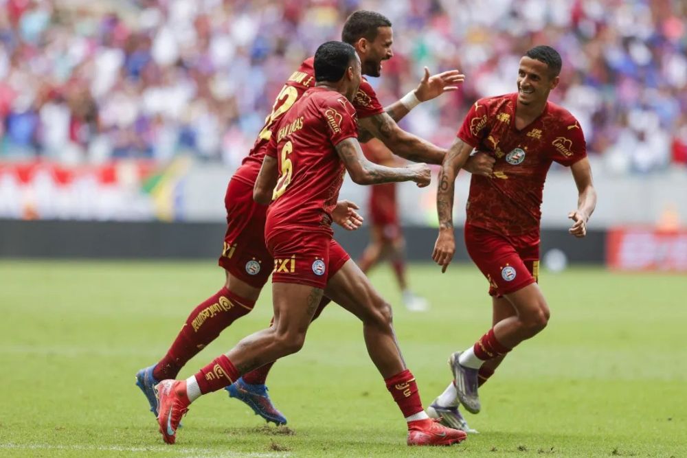 Bahia derrota Santos e ganha for&ccedil;a na luta por vaga na Libertadores