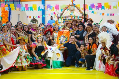 Arraial celebra Dia do Folclore em Parintins