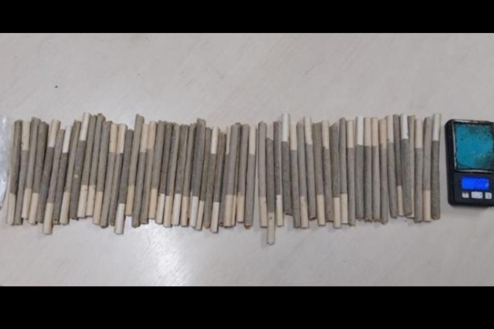 Traficante foge pelo rio Negro e abandona 56 cigarros de maconha na Feira da Manaus Moderna